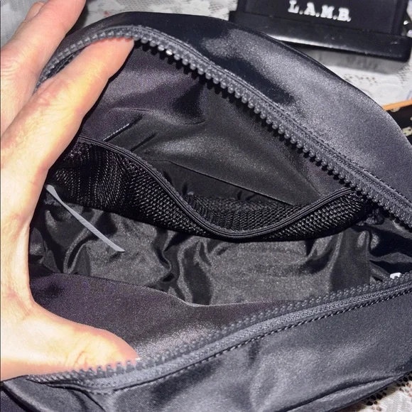 Lululemon 🆕 Black City EssentialsPouch 4L new with tags